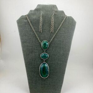 Beauty Kollection Blue and Silver necklaces and earring set.